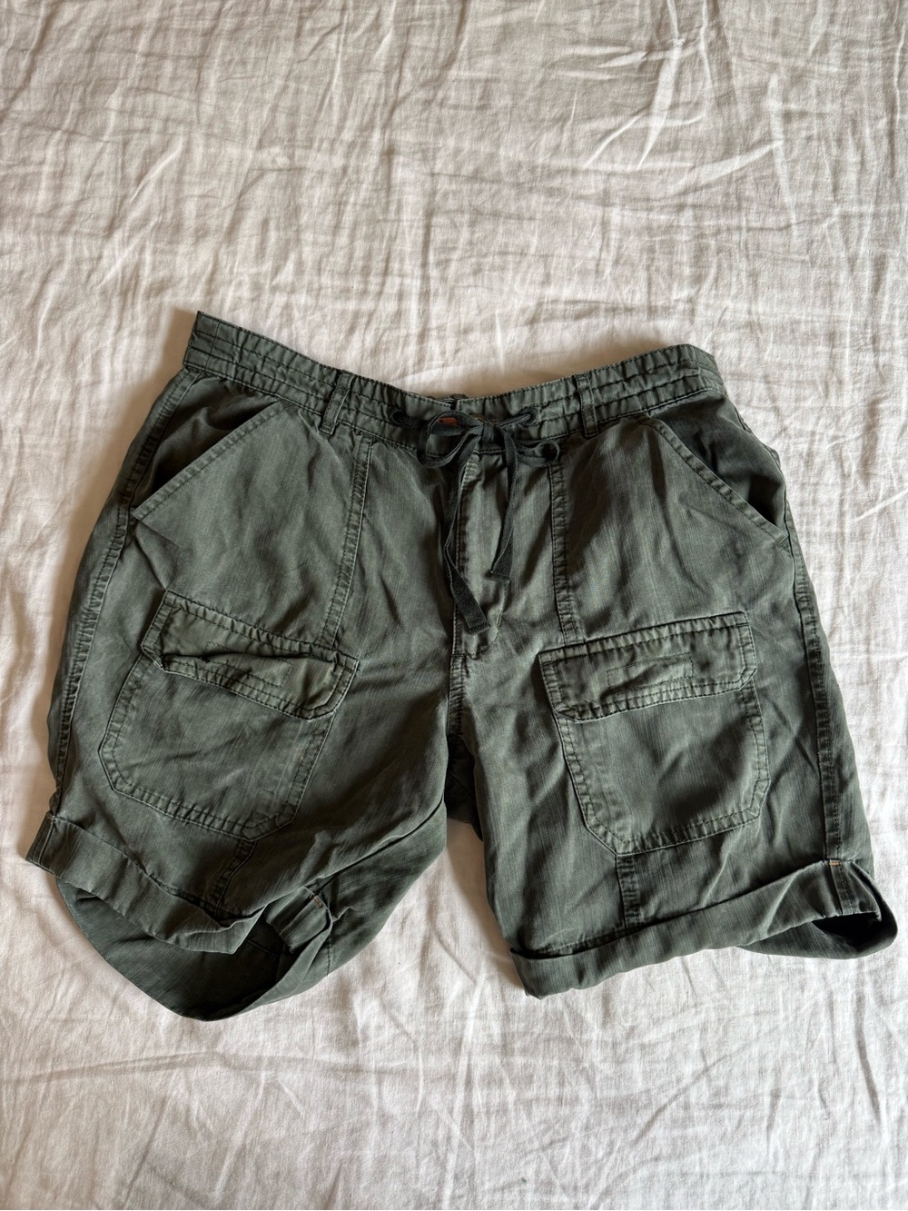 Sundance shorts utilitycargo lightweight tencel 7 inch size 6 Gorpcore green